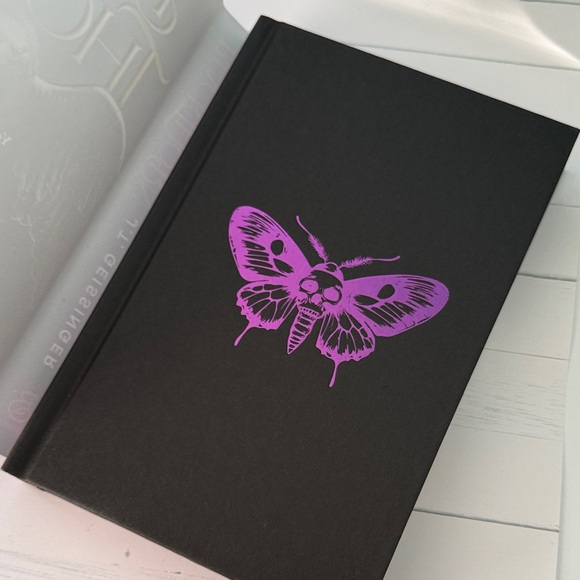 Blackthorn by JT Geissingee- Black Hardcover Book - Picture 5 of 5